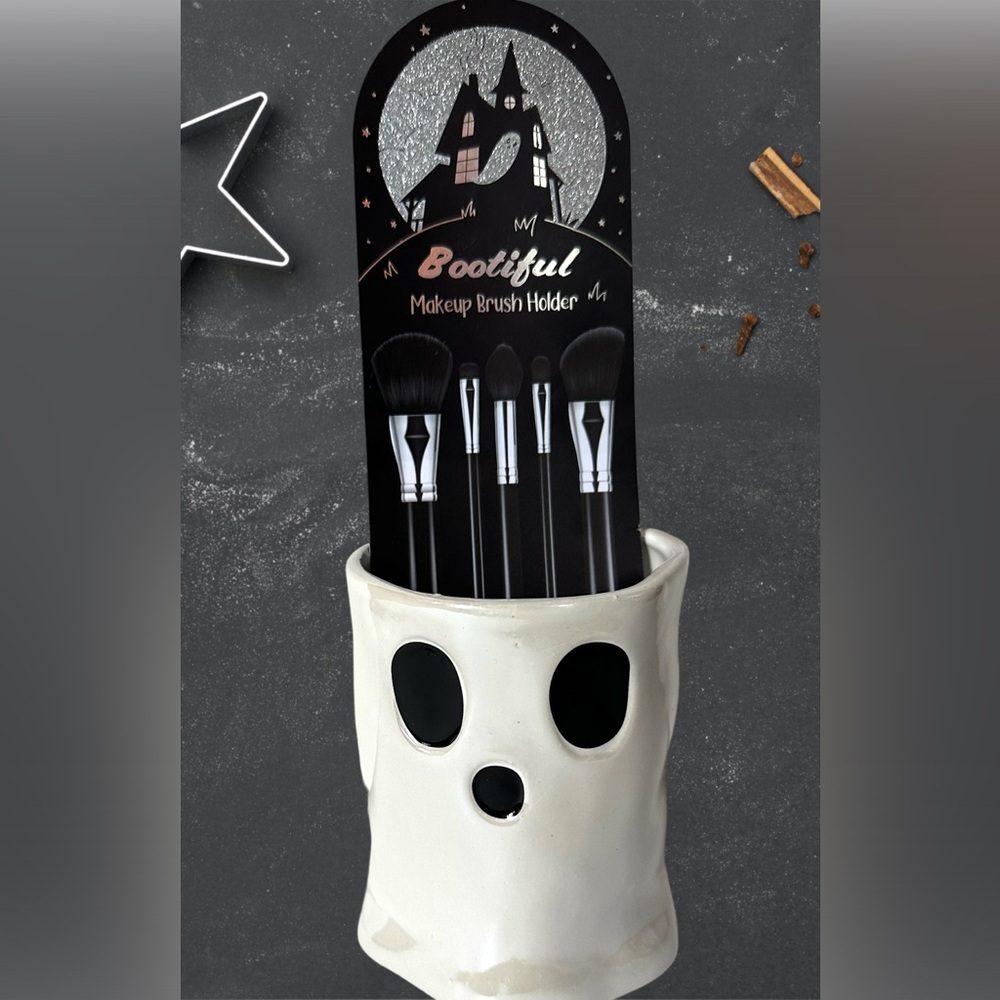 Halloween ghost makeup brush holder